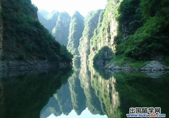 龙庆峡景区的古城水库始建于1973年,历时8年竣.图片