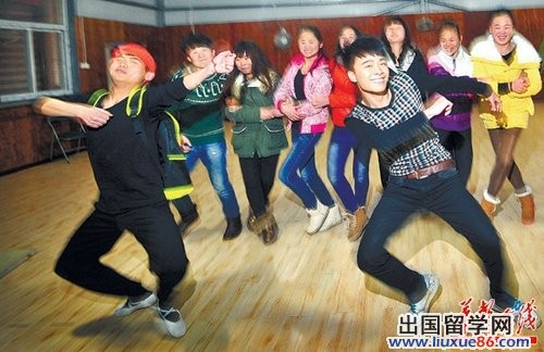 湖南艺考美女帅哥的那些事:养眼 紧张 热闹