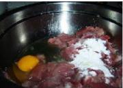 水煮肉片的做法第1步