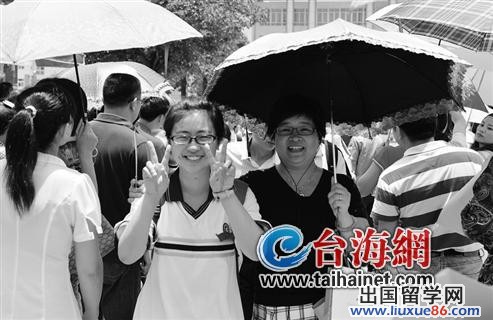 厦门六中考点,语文科考完,这名女生心情不错